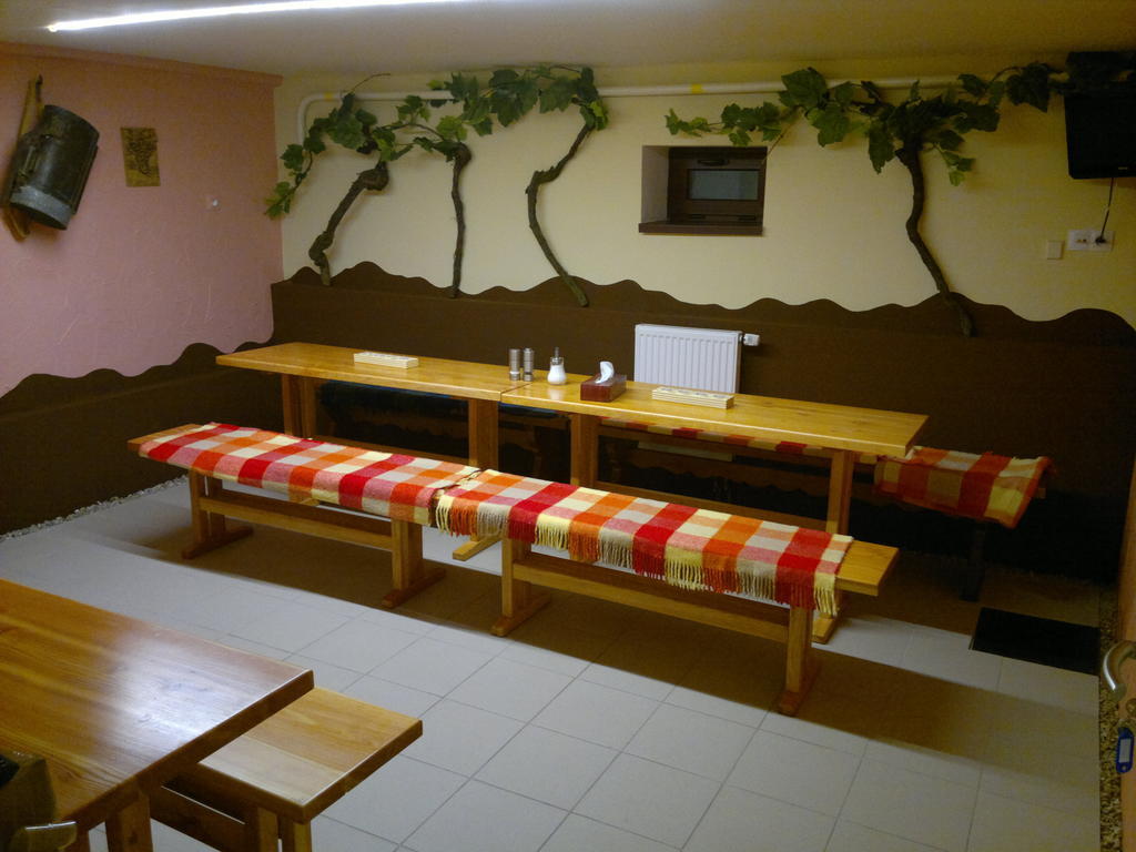 Penzion Vinarsky Dvorek Velke Nemcice Buitenkant foto